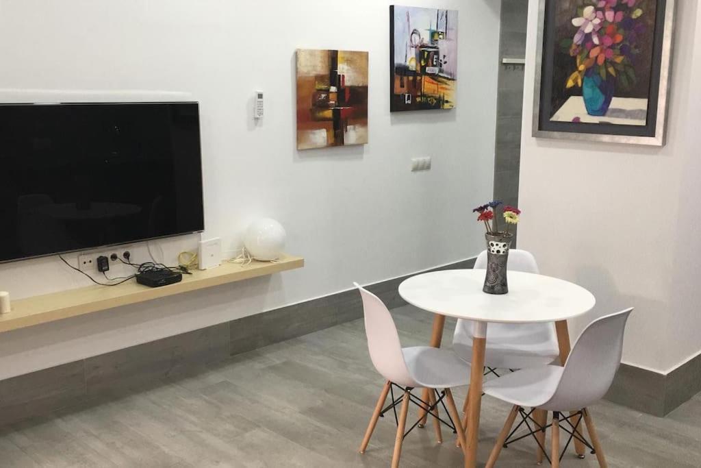 Apartamento A, A 3 Minutos De La Estacion Central De Bus Y Tren Malaga Bagian luar foto